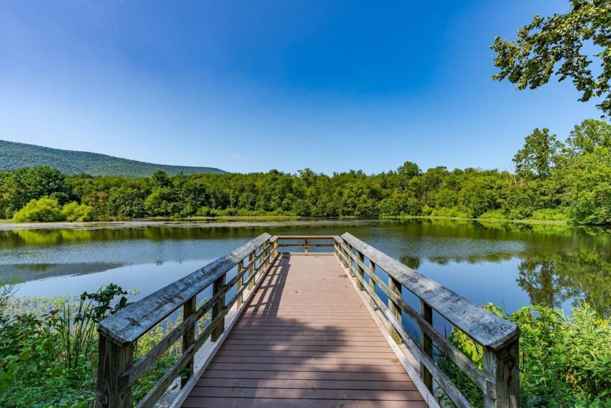 Modern Decor, Hot Tub, Fire Pit & River Access! Luray Exterior photo