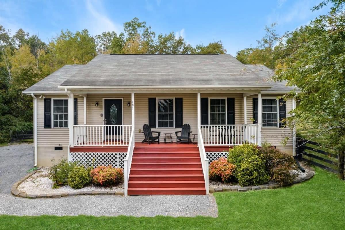 Modern Decor, Hot Tub, Fire Pit & River Access! Luray Exterior photo