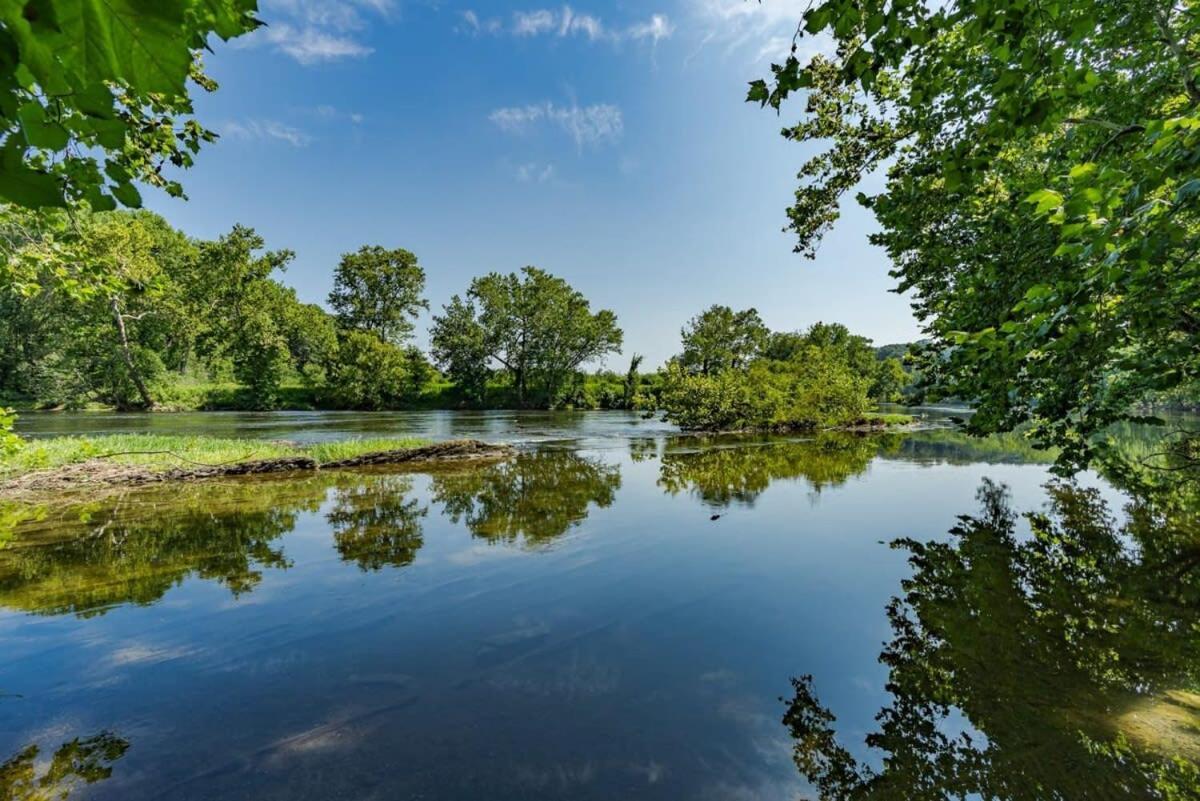 Modern Decor, Hot Tub, Fire Pit & River Access! Luray Exterior photo