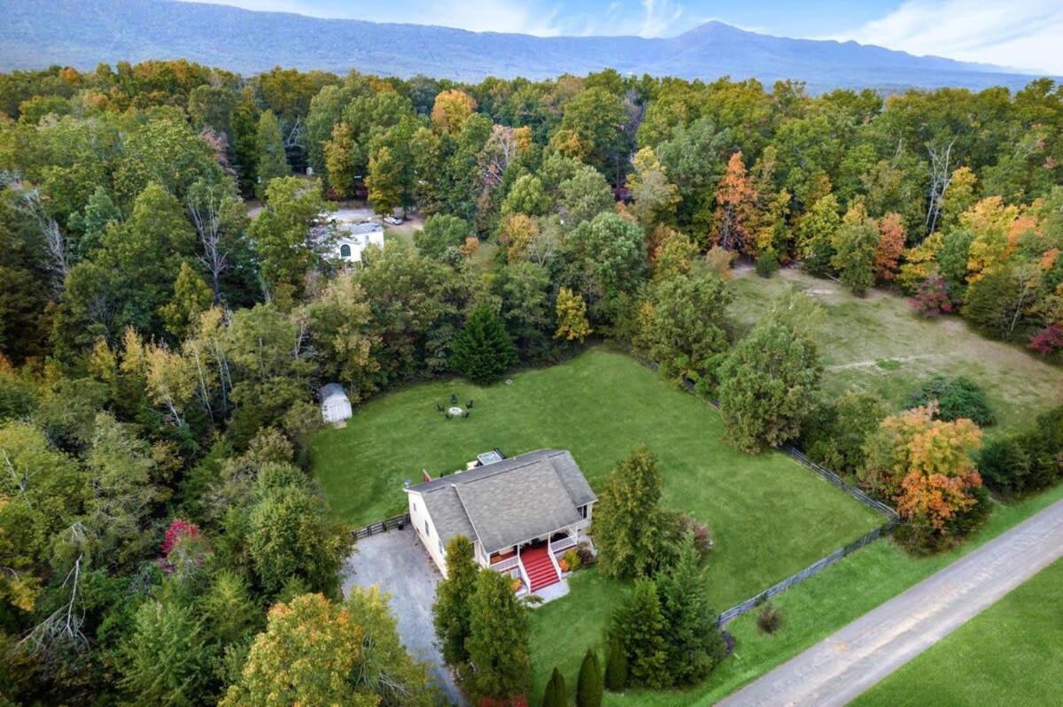 Modern Decor, Hot Tub, Fire Pit & River Access! Luray Exterior photo