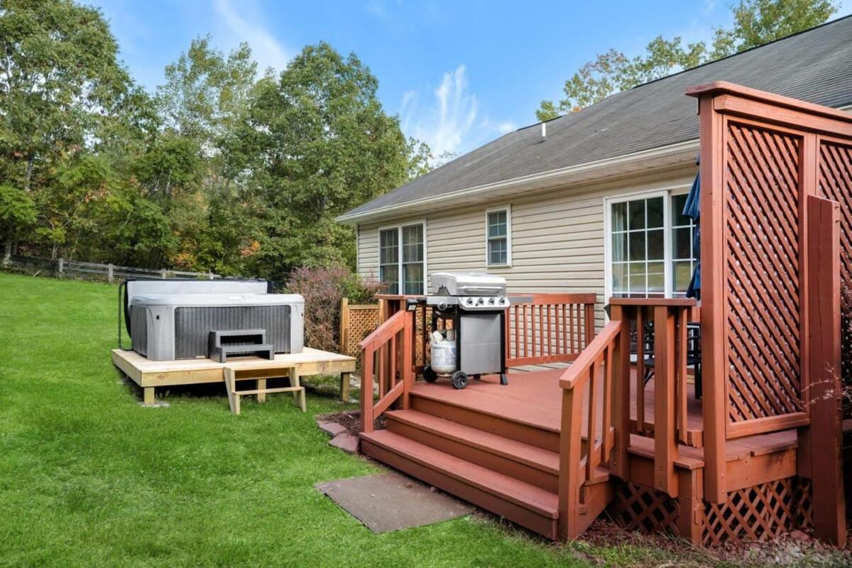 Modern Decor, Hot Tub, Fire Pit & River Access! Luray Exterior photo